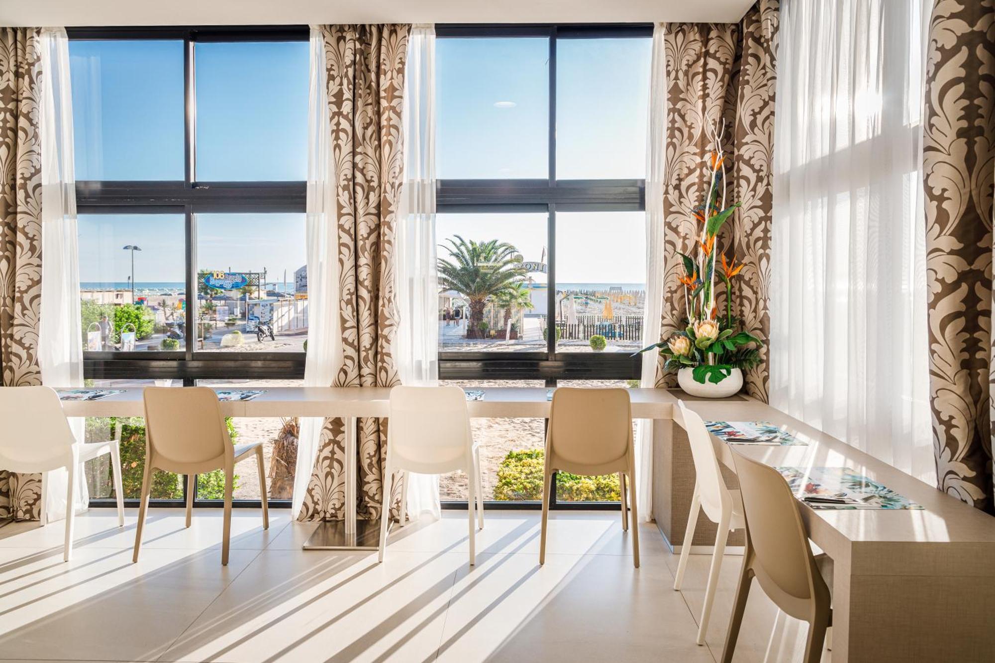 Ariane Hotel 3*